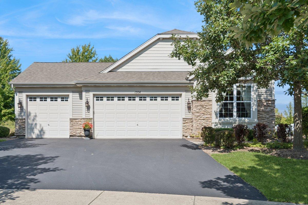 1504 Mansfield Dr., Aurora, IL 60502
