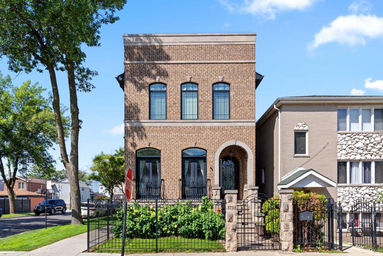 3758 S Parnell Ave., Chicago, IL 60609