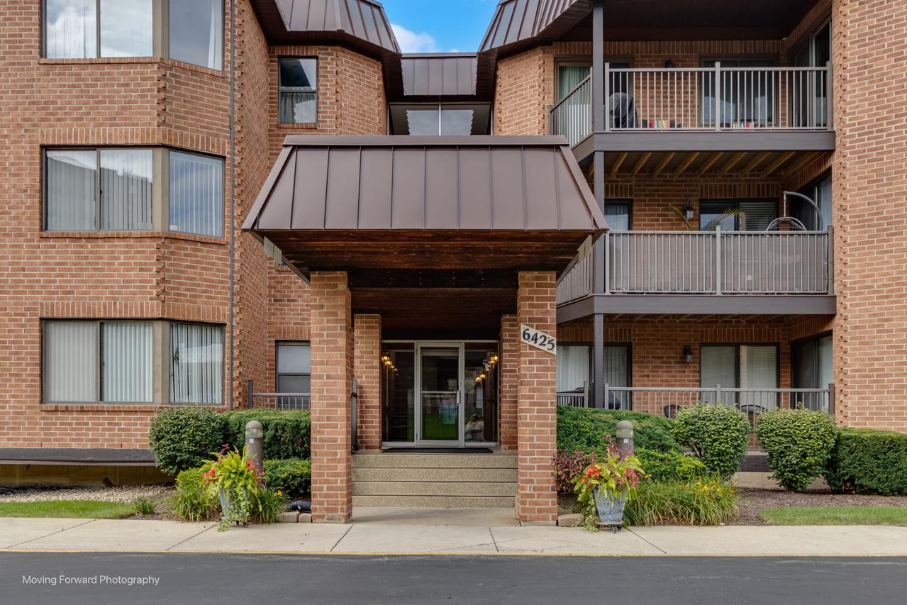 6425 Clarendon Hills Rd. #318, Willowbrook, IL 60527