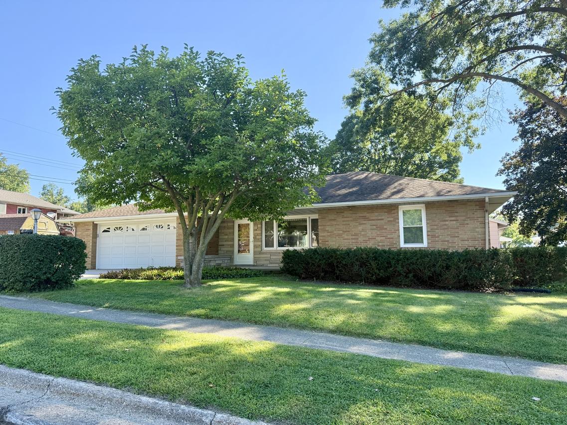 922 Beech Dr., Dixon, IL 61021