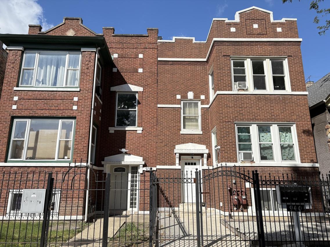 940 N Leclaire Ave., Chicago, IL 60651