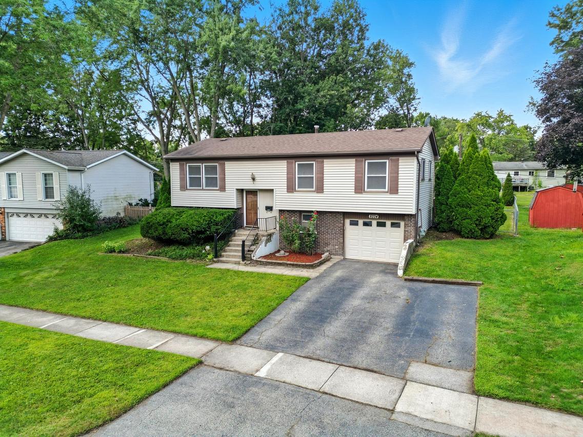 8224 Lindenwood Ln., Woodridge, IL 60517