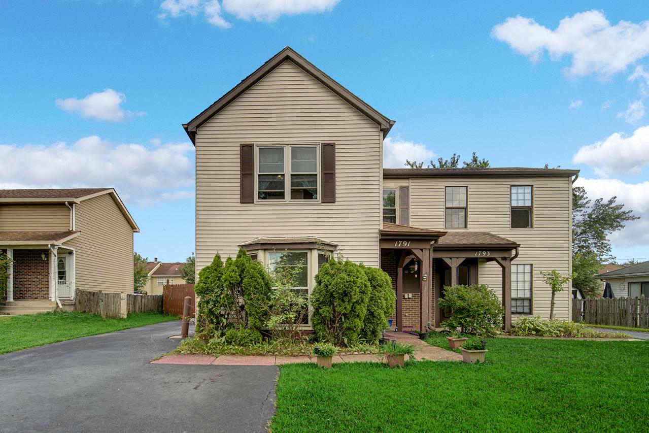 1791 Mccormick Ln., Hanover Park, IL 60133