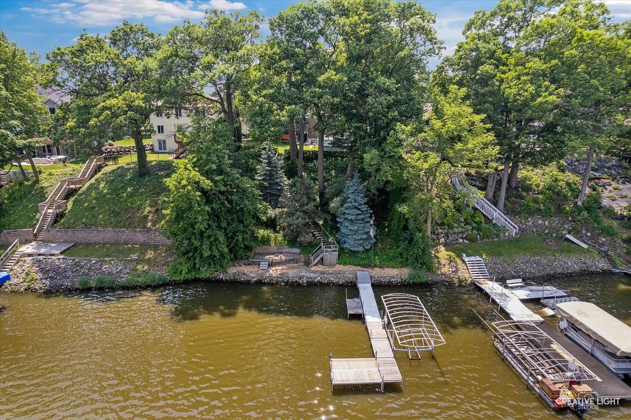 1549 Lake Holiday Dr., Lake Holiday, IL 60548