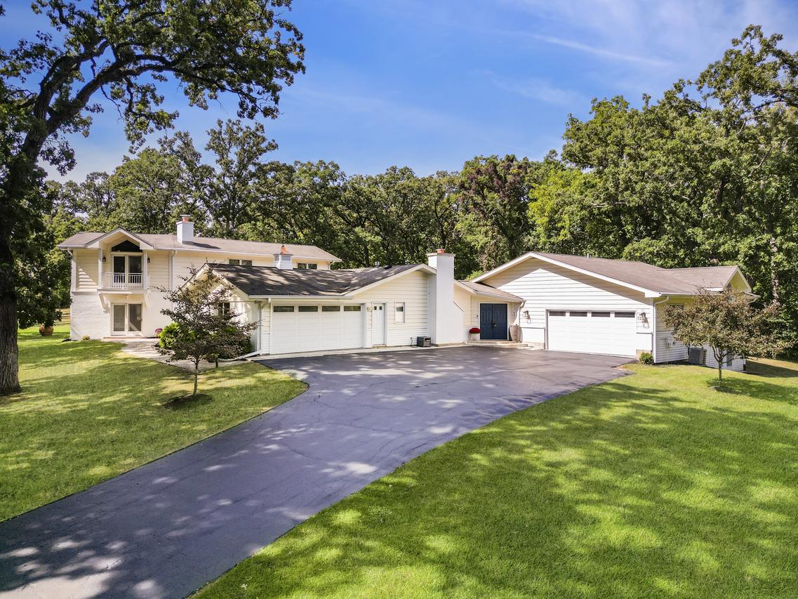 21744 N Hickory Hill Dr., Kildeer, IL 60047