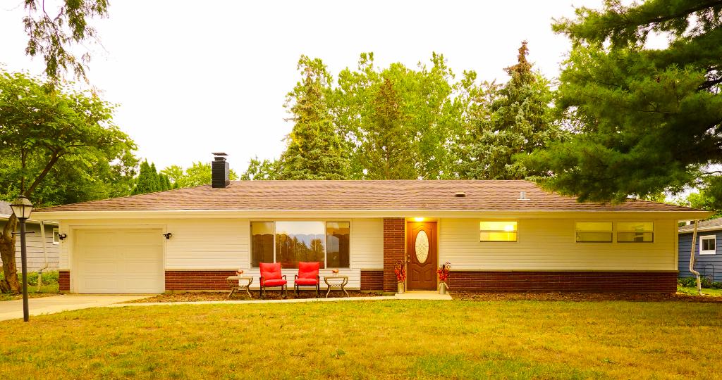 808 Bridle Ln., Wheaton, IL 60187