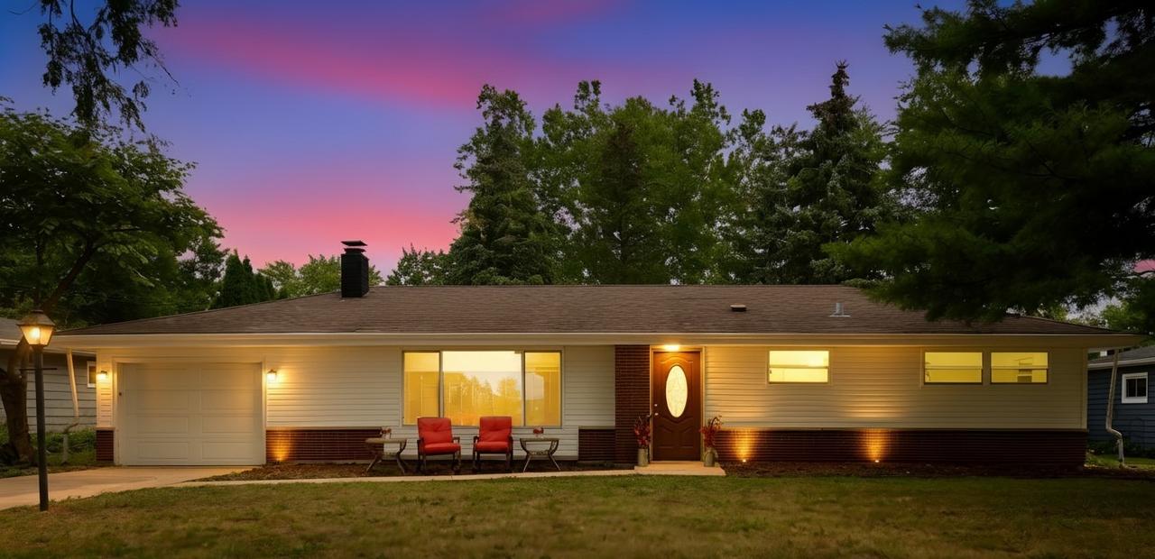 808 Bridle Ln., Wheaton, IL 60187