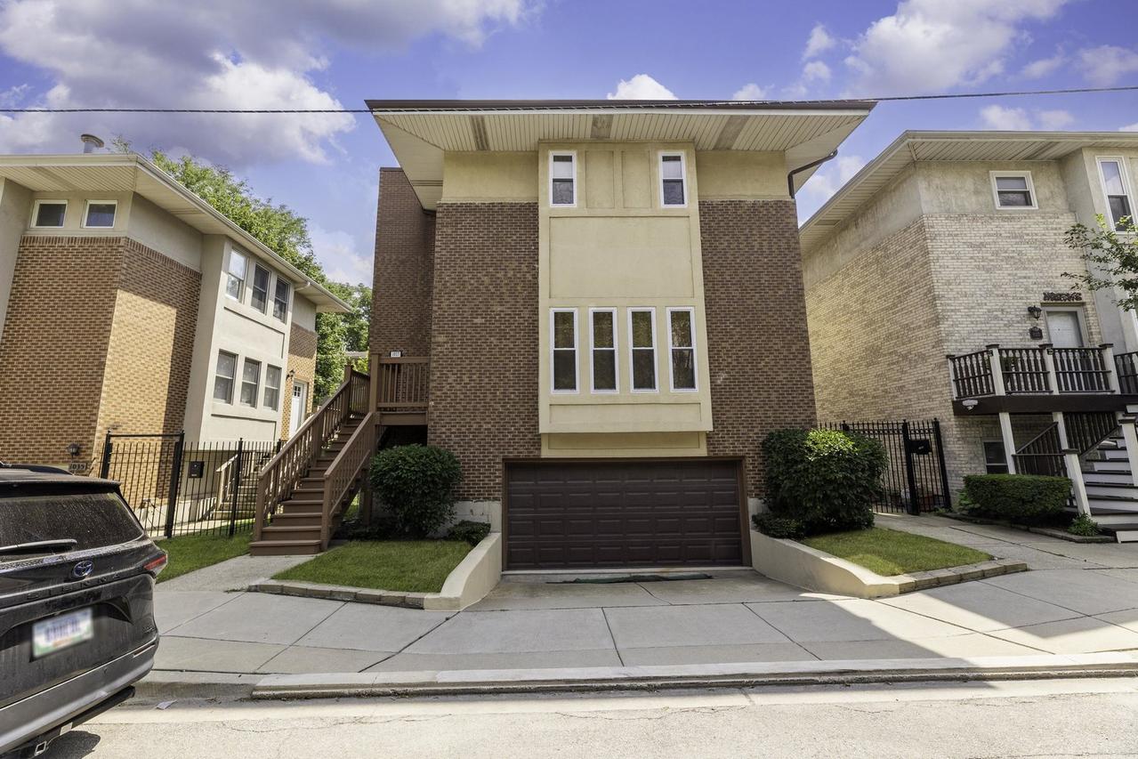 1027 E 61st St., Chicago, IL 60637