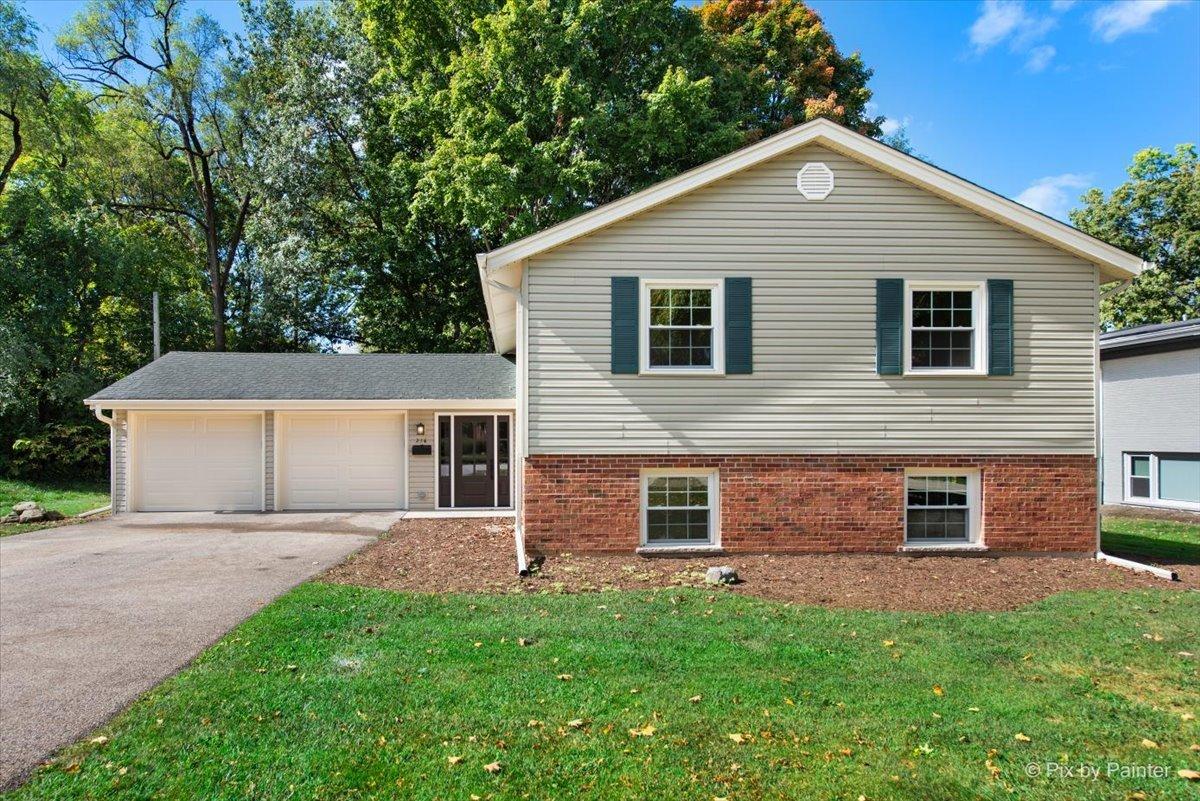 216 Beverly Rd., Barrington, IL 60010