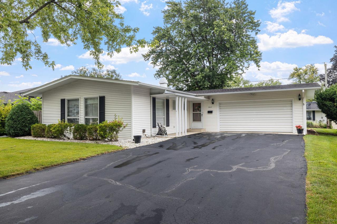 927 Putnam Dr., Lockport, IL 60441
