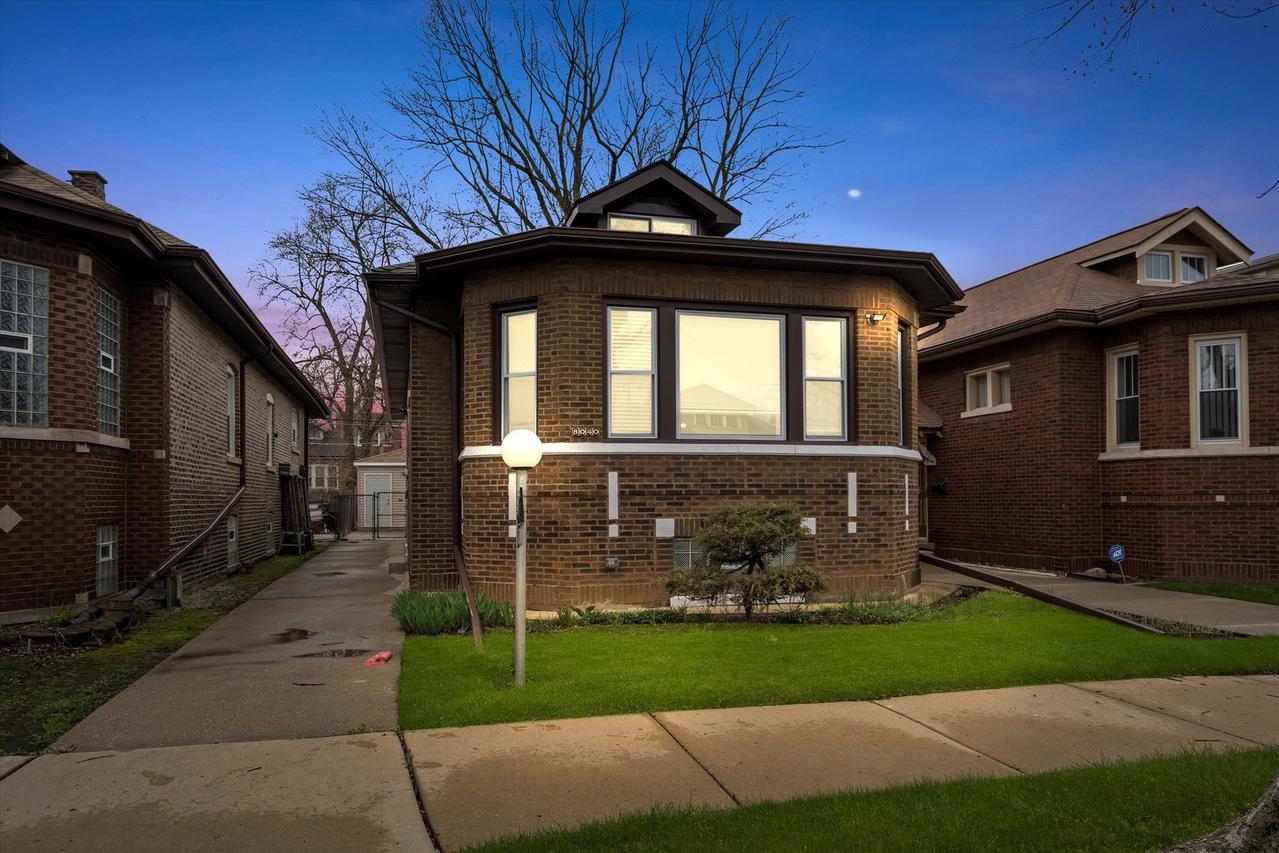 8040 S Luella Ave., Chicago, IL 60617