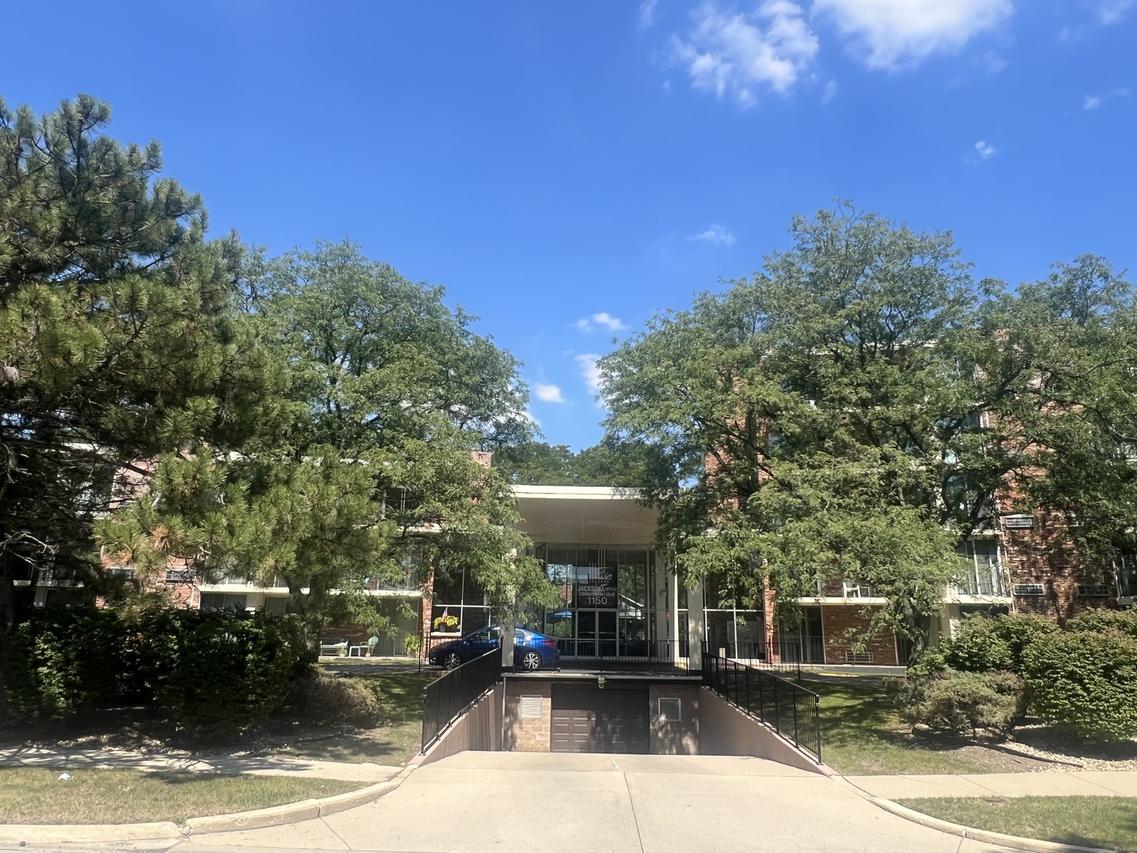 1150 E Jackson St. #1C, Lombard, IL 60148