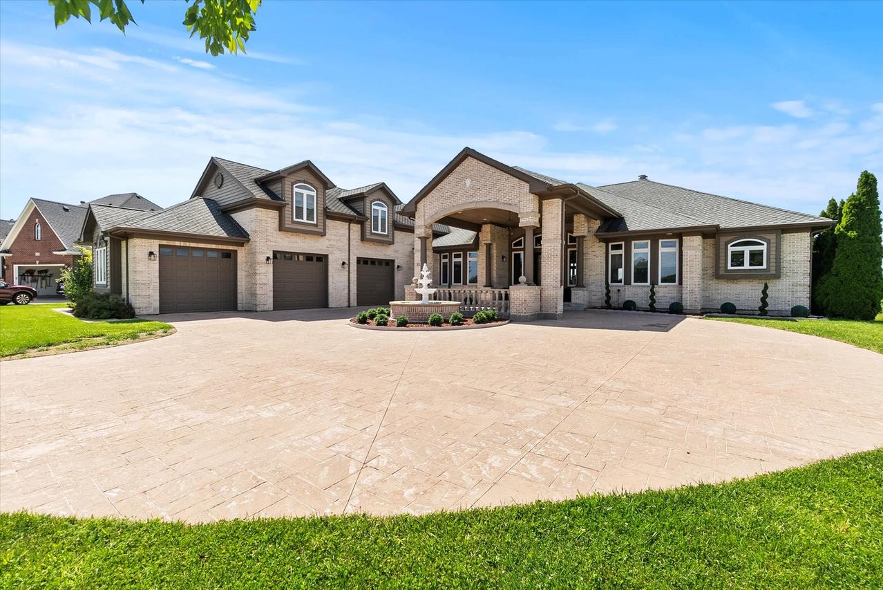215 Slalom Ct., Minooka, IL 60447