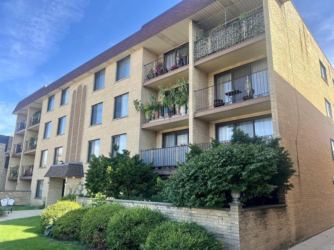 5447 W Lawrence Ave. #301, Chicago, IL 60630