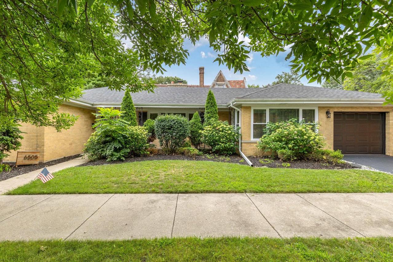 6505 N Ponchartrain Blvd., Chicago, IL 60646