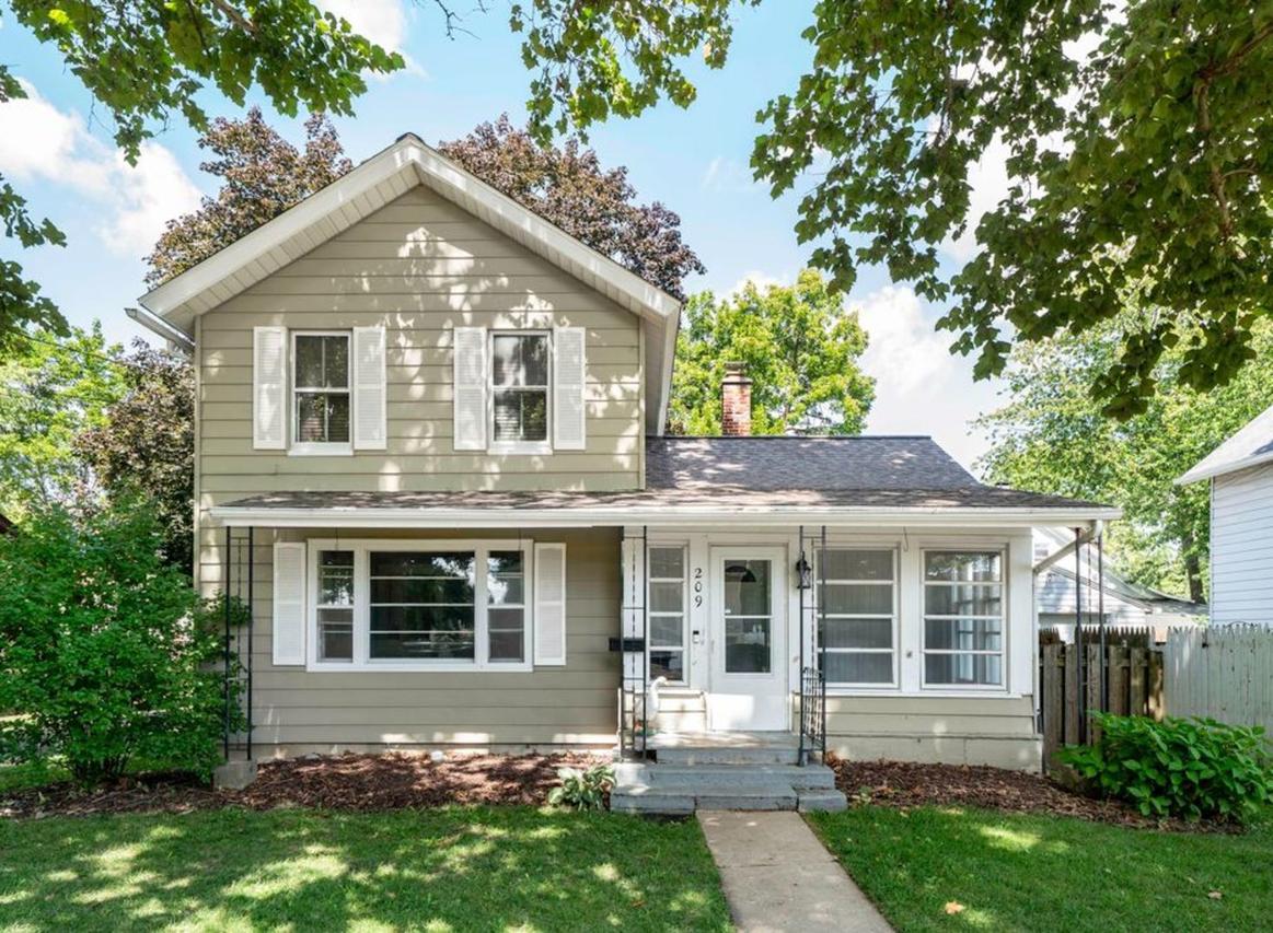 209 E 1st St., Sandwich, IL 60548
