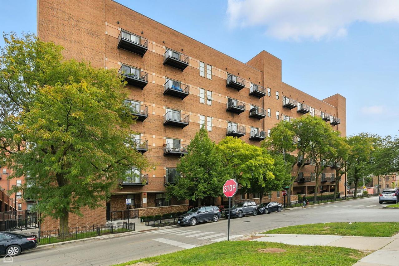 1000 E 53rd St. #208, Chicago, IL 60615