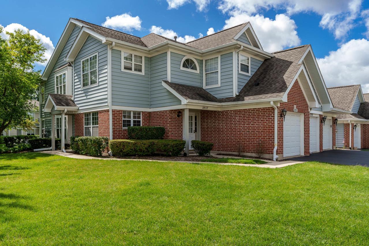 2933 Heatherwood Dr., Schaumburg, IL 60194