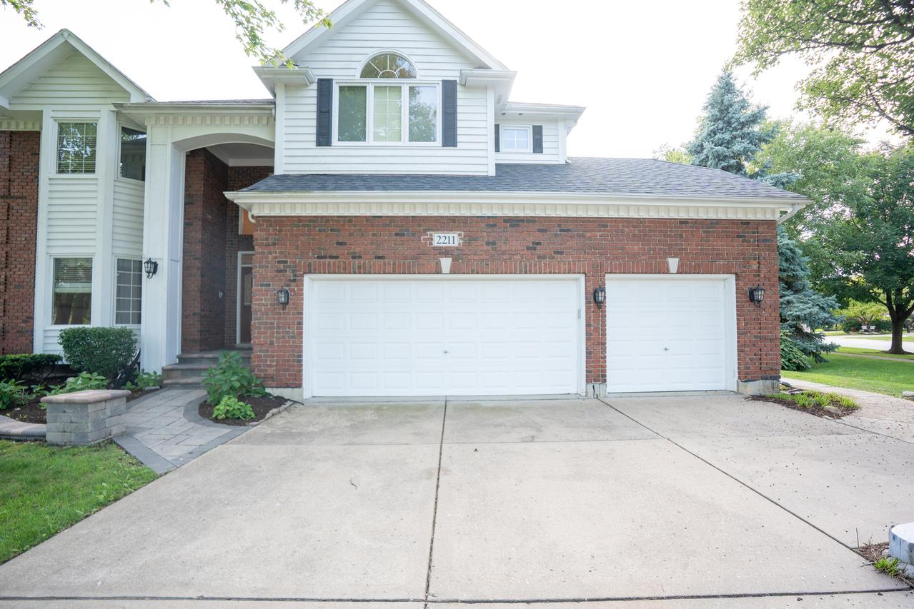 2211 Skylane Dr., Naperville, IL 60564
