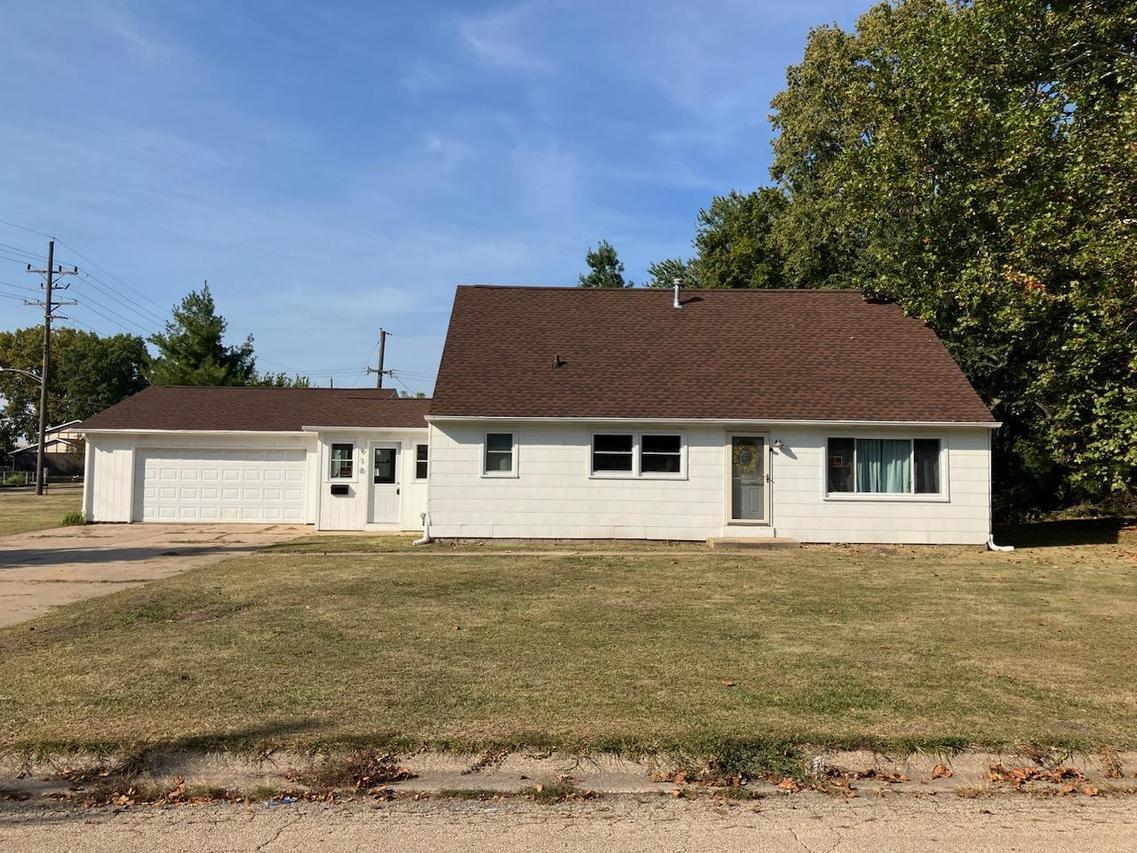 910 W 19th St., Sterling, IL 60181