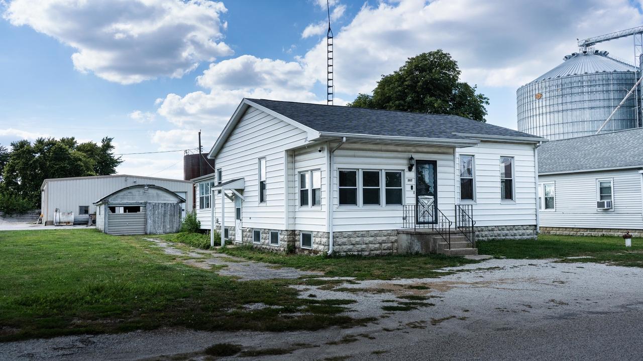 307 Washington St., Graymont, IL 61743