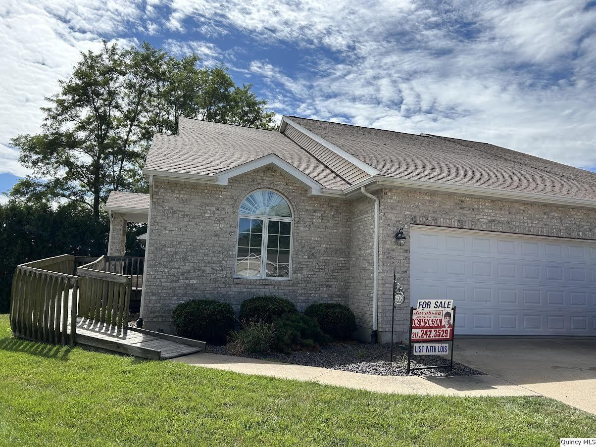 2608 Kings Pointe Se, Quincy, IL