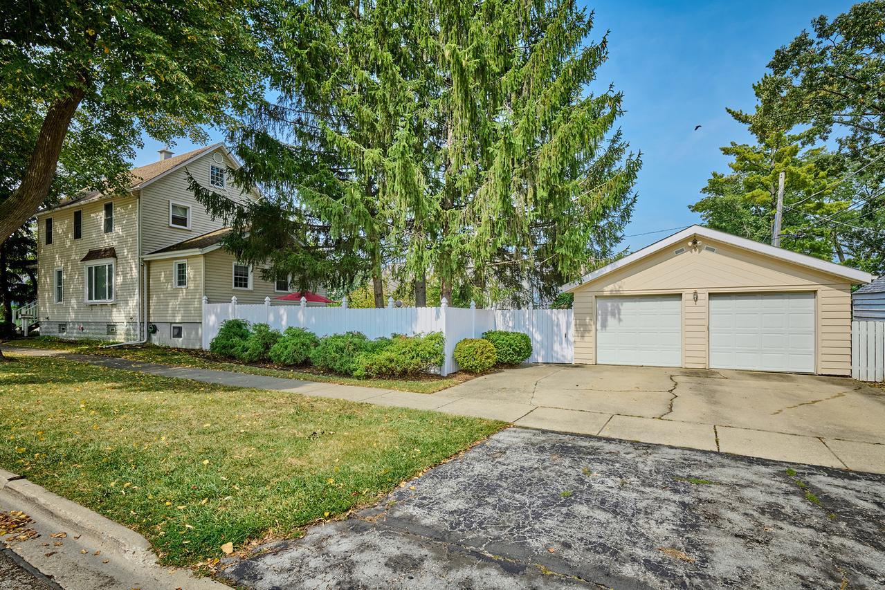 703 N Arlington Heights Rd., Arlington Heights, IL 60004