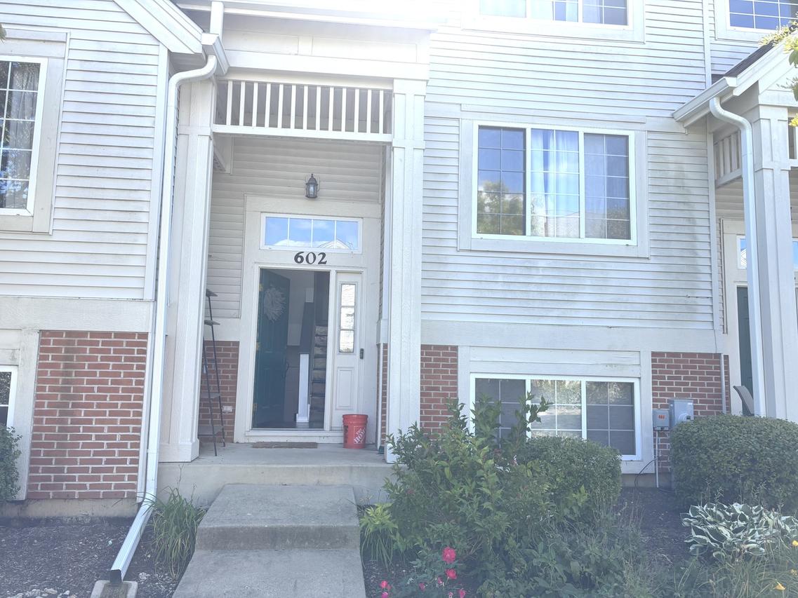 602 S Rosehall Ln., Round Lake, IL 60073