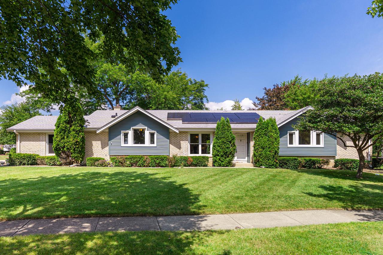 1912 Friars Ln., Mundelein, IL 60060