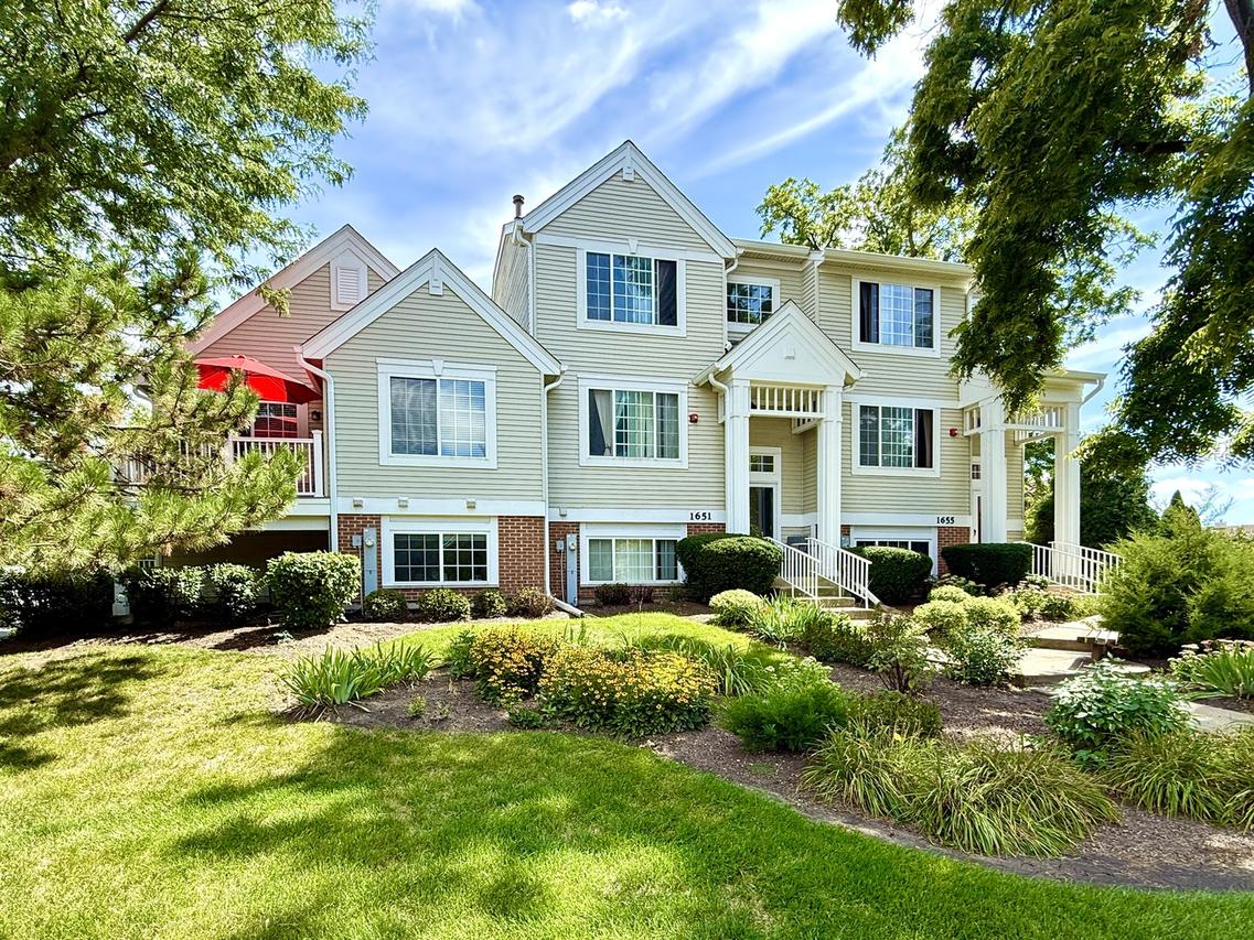 1655 Geneva Dr., Wheeling, IL 60090