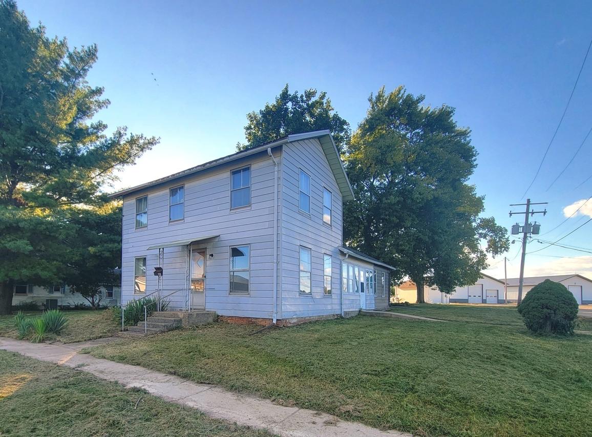 401 Jackson St., Henry, IL 61537