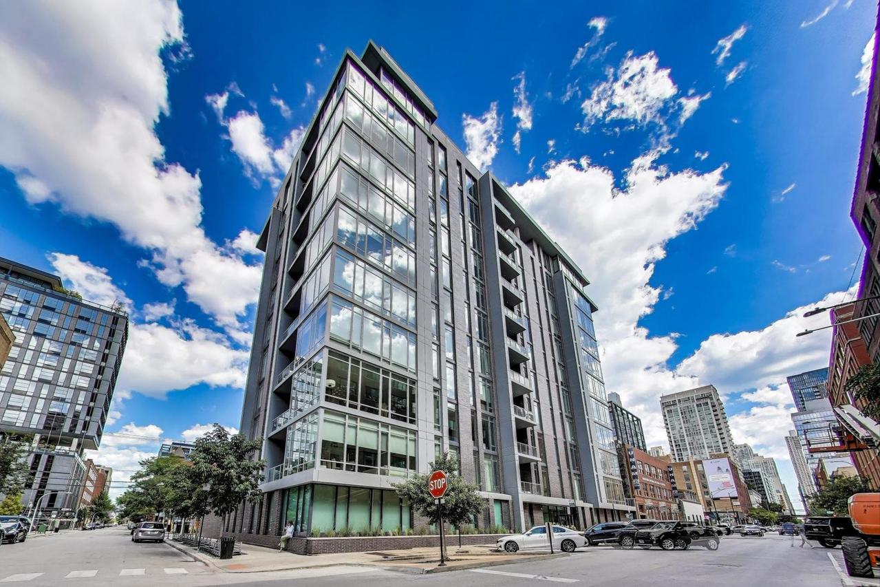 360 W Erie St. #7D, Chicago, IL 60654