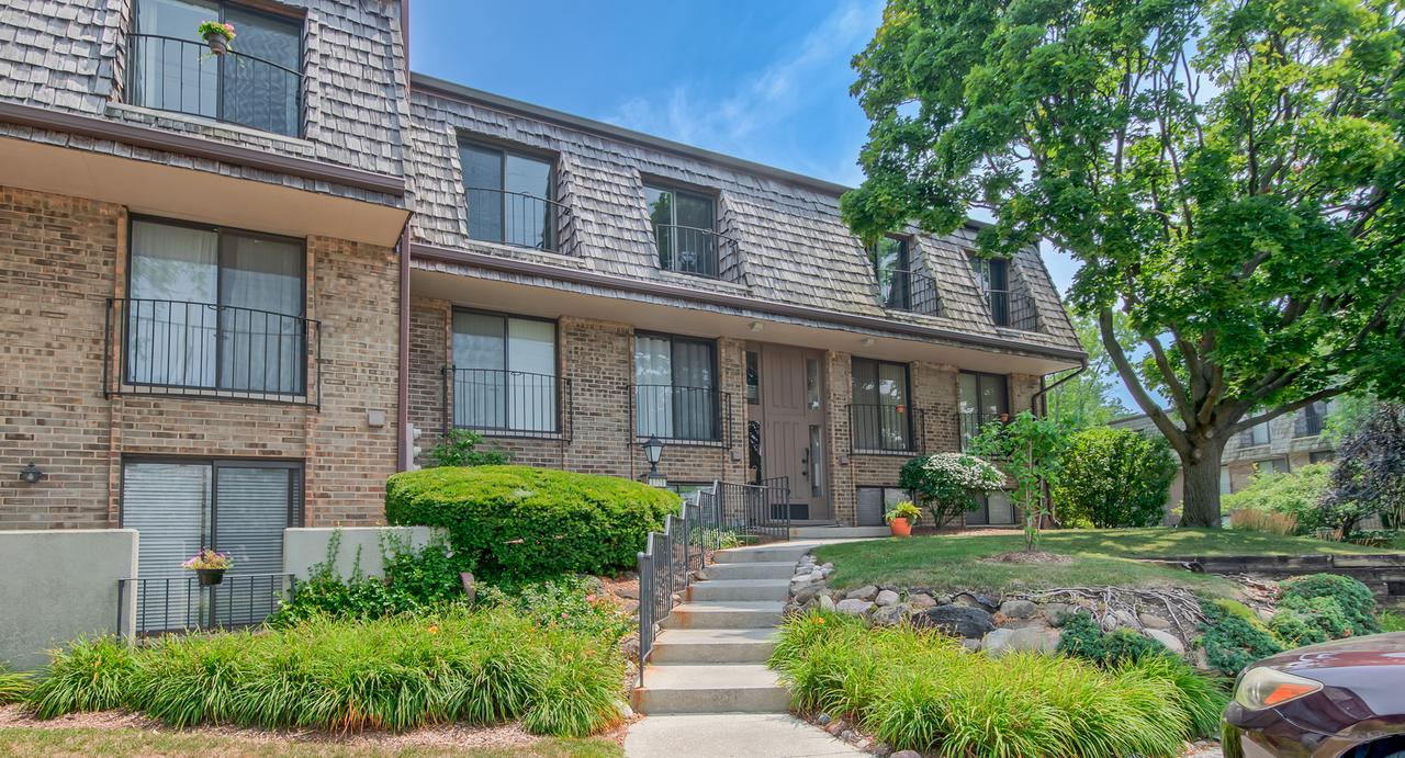 1721 Northfield Sq. #E, Northfield, IL 60093