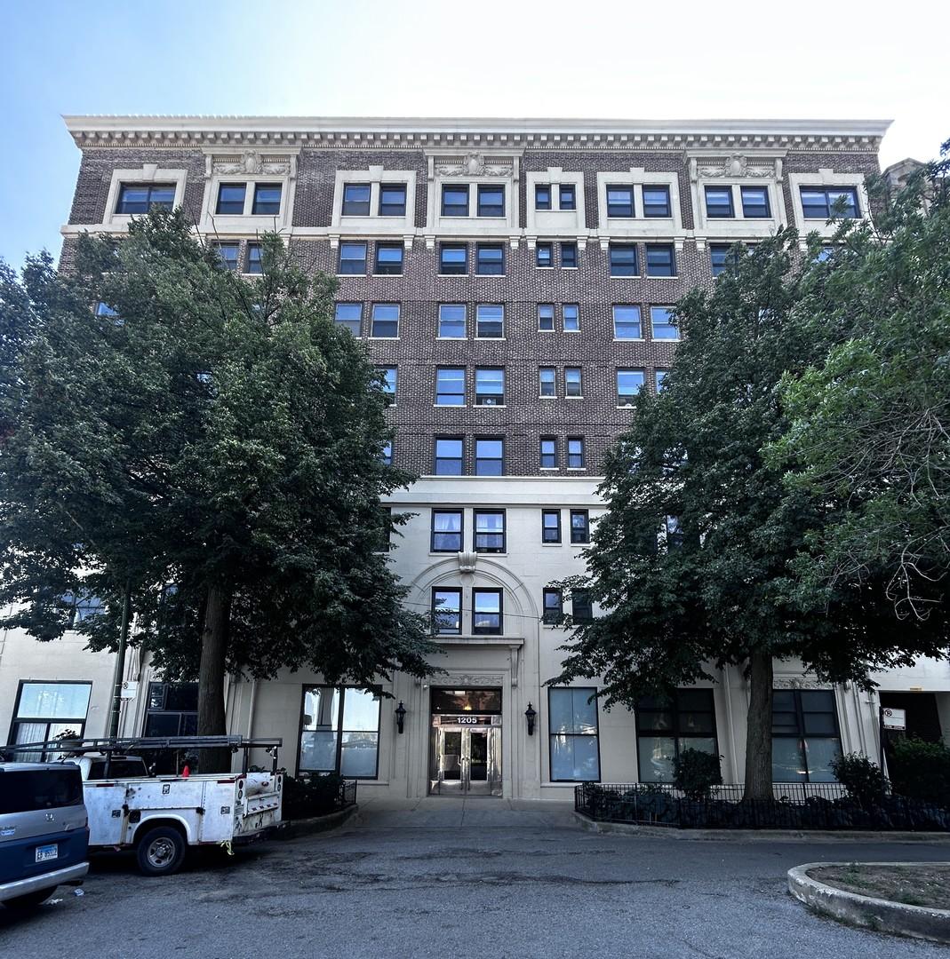 1205 W Sherwin Ave. #412, Chicago, IL 60626