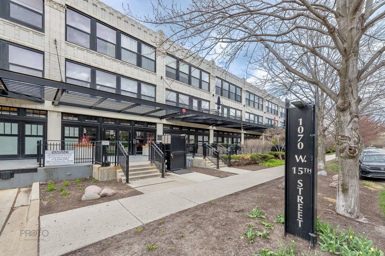 1070 W 15th St. #302, Chicago, IL 60608