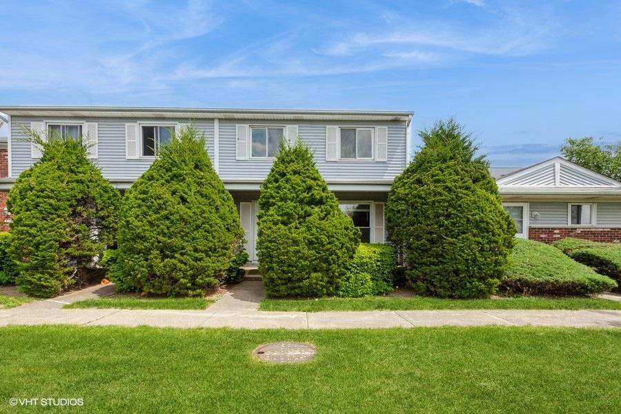 412 Greentree Ln., Bolingbrook, IL 60440