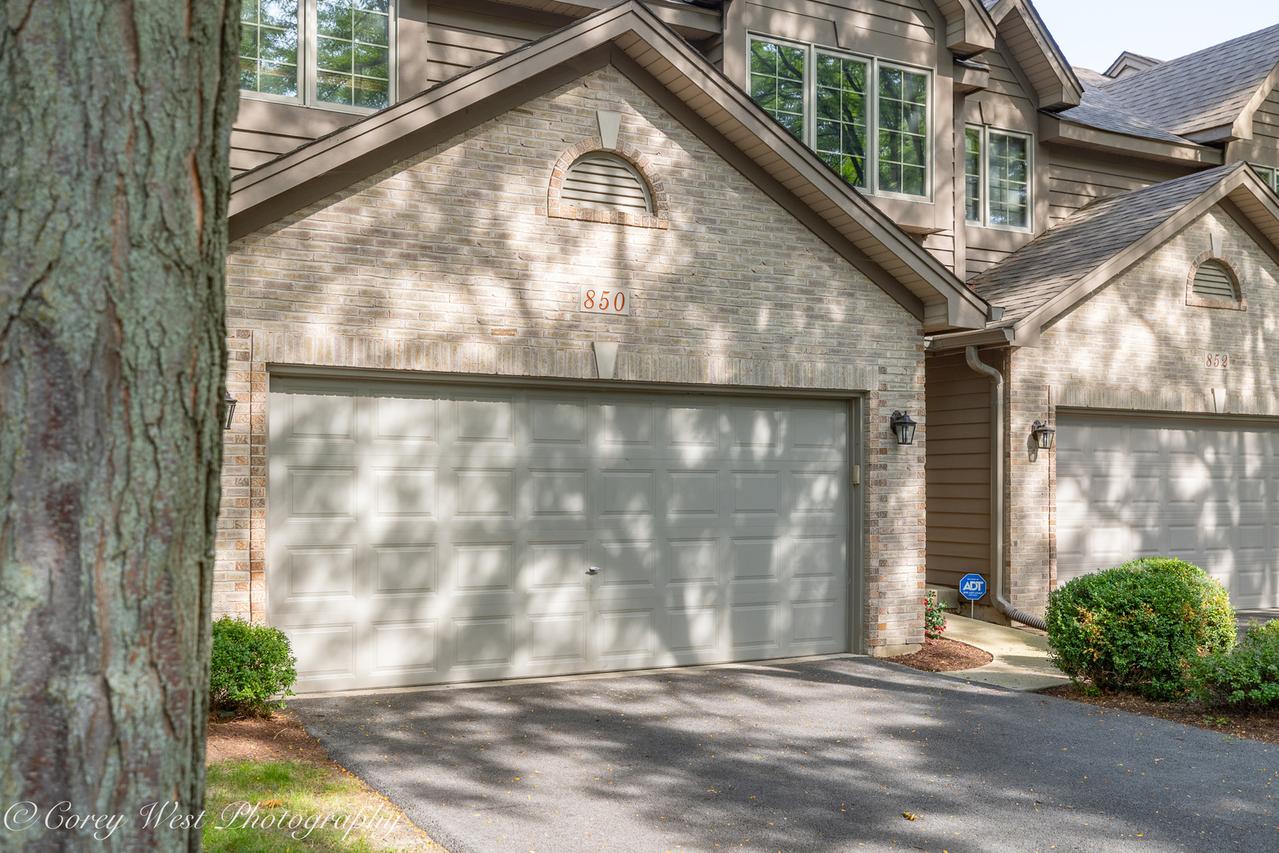 850 Millcreek Cir., Elgin, IL 60123