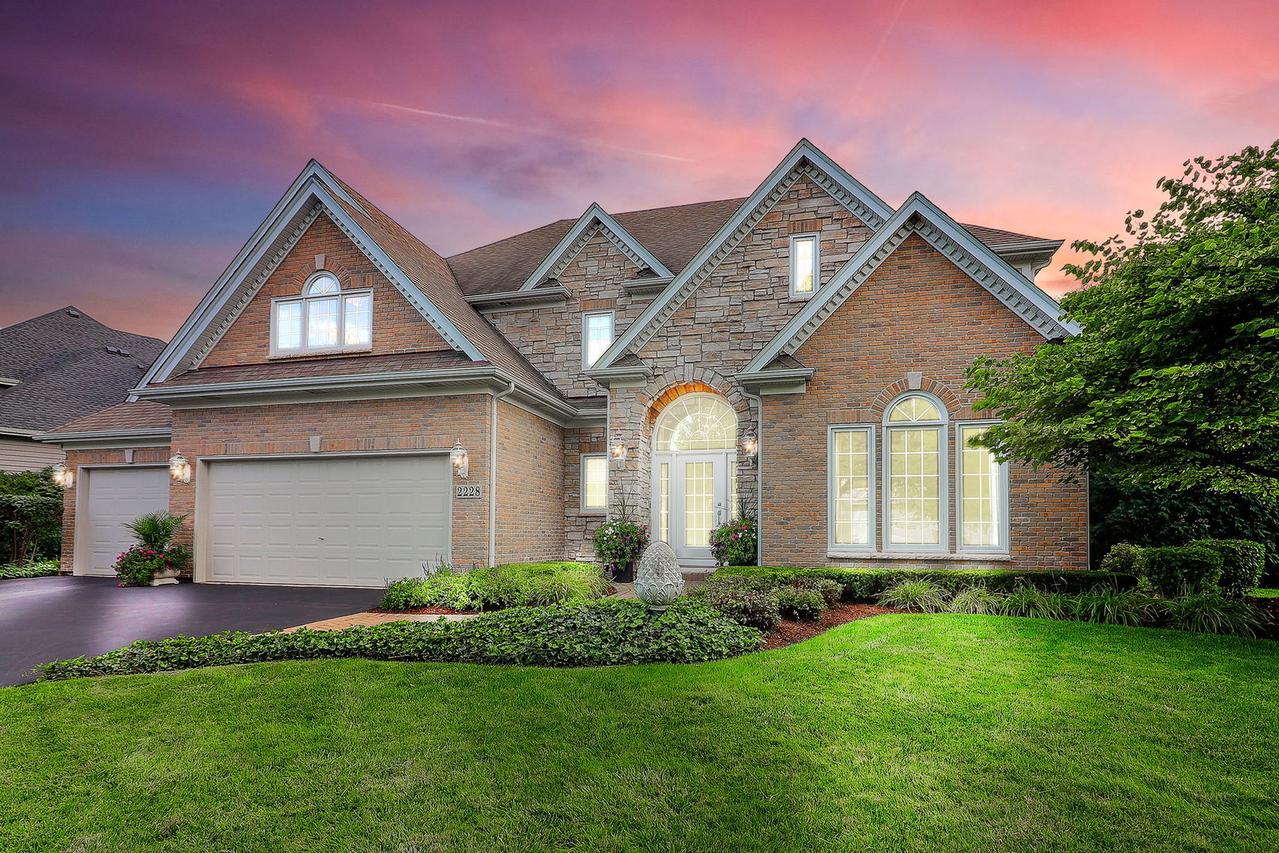 2228 Foxboro Ln., Naperville, IL 60564
