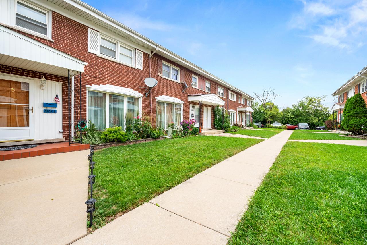 8929 Robin Dr. #D, Des Plaines, IL 60016