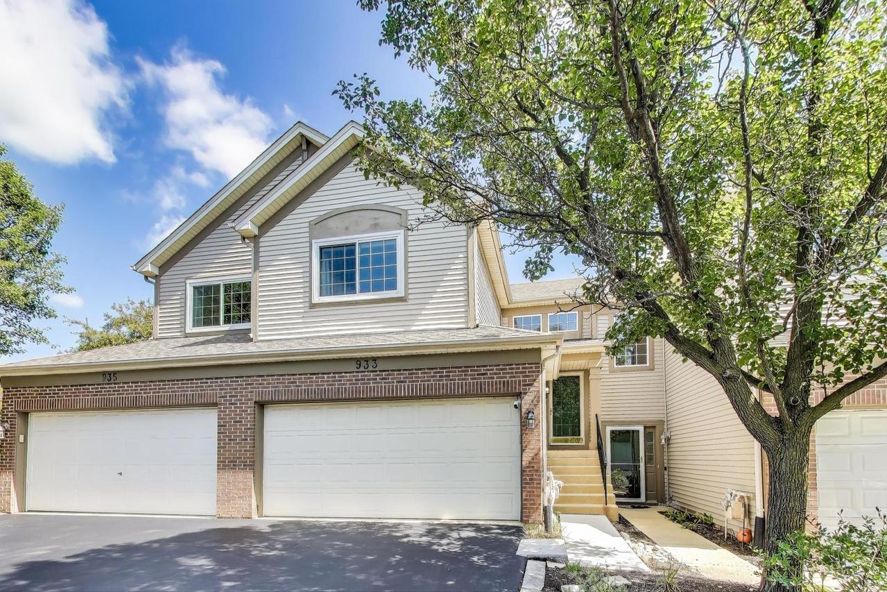 933 Parkhill Cir., Aurora, IL 60502