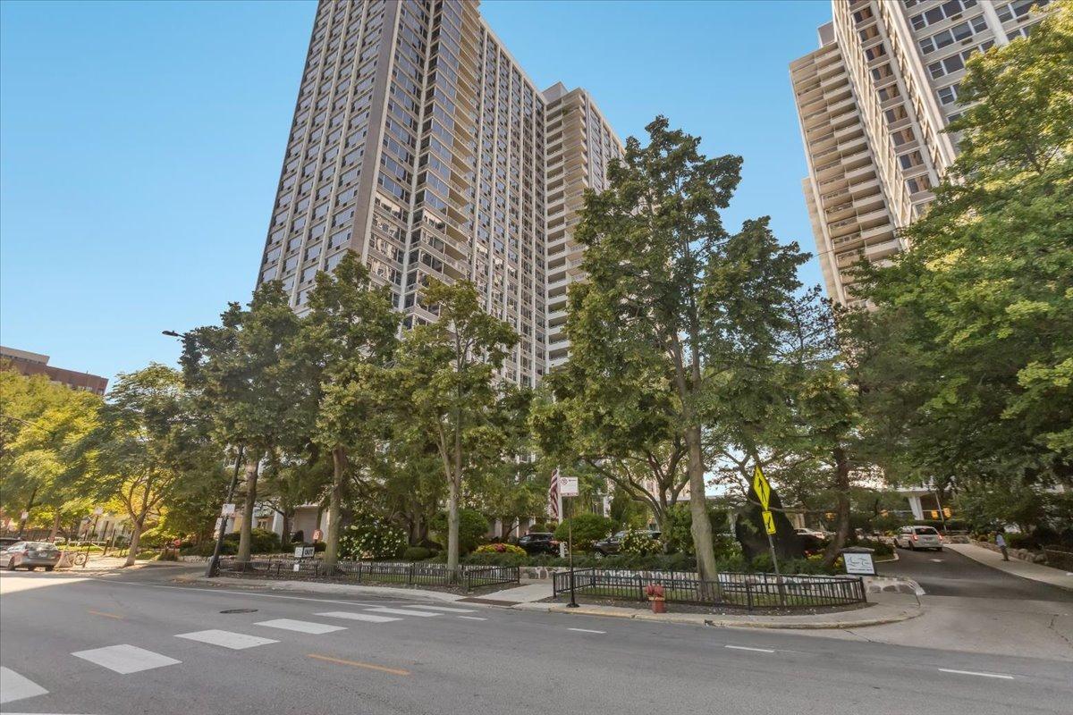 4250 N Marine Dr. #801, Chicago, IL 60613