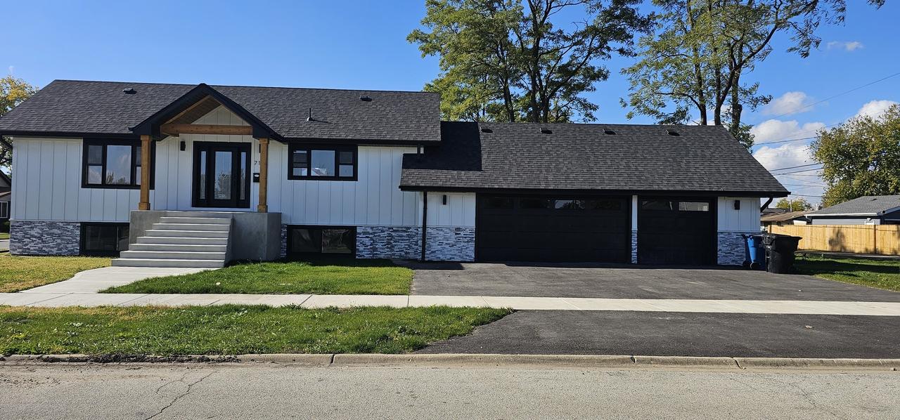 718 E 152nd St., Phoenix, IL 60426