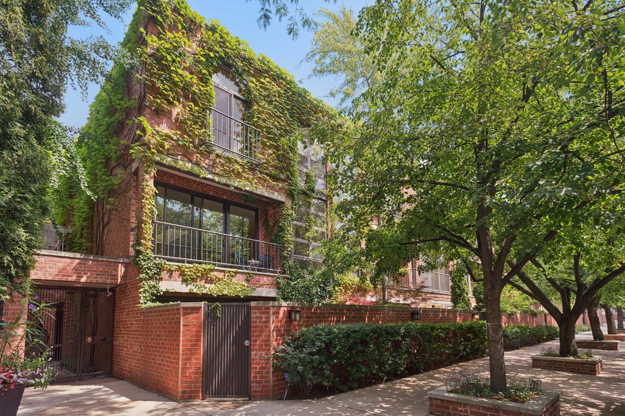 416 W Grant Pl. #G, Chicago, IL 60614