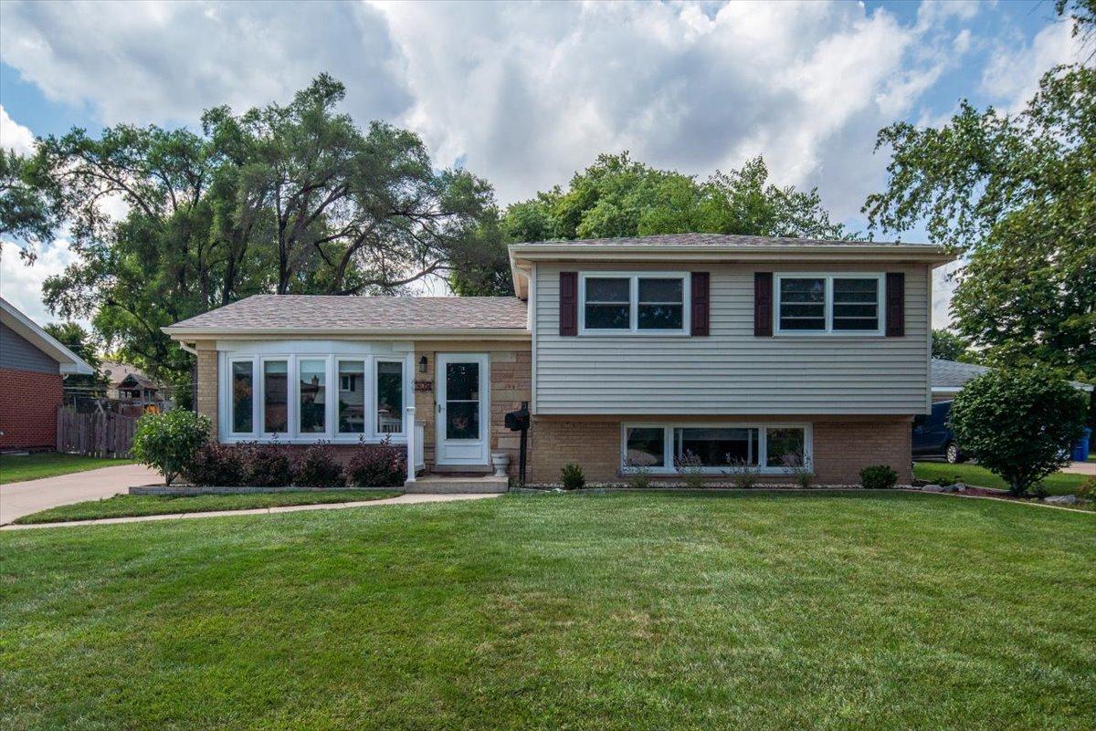 808 S Deborah Ln., Mount Prospect, IL 60056