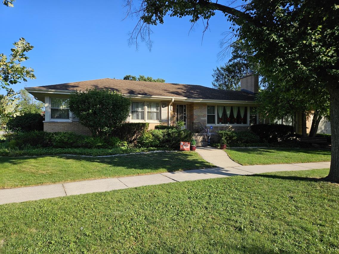 919 S Chester Ave., Park Ridge, IL 60068