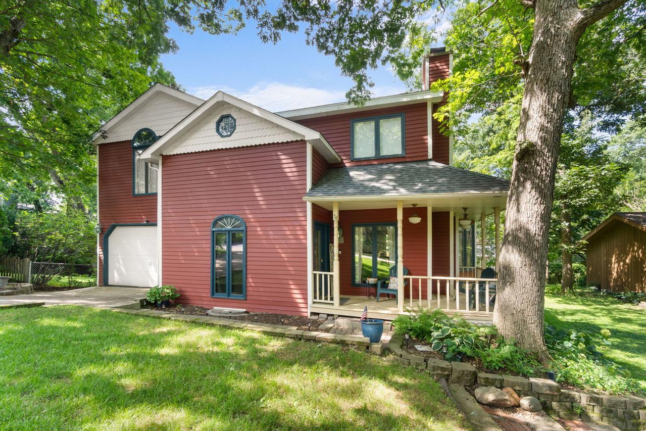 216 Hickory Rd., Oakwood Hills, IL 60013