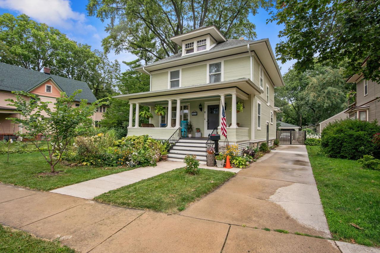 426 Palace St., Aurora, IL 60506