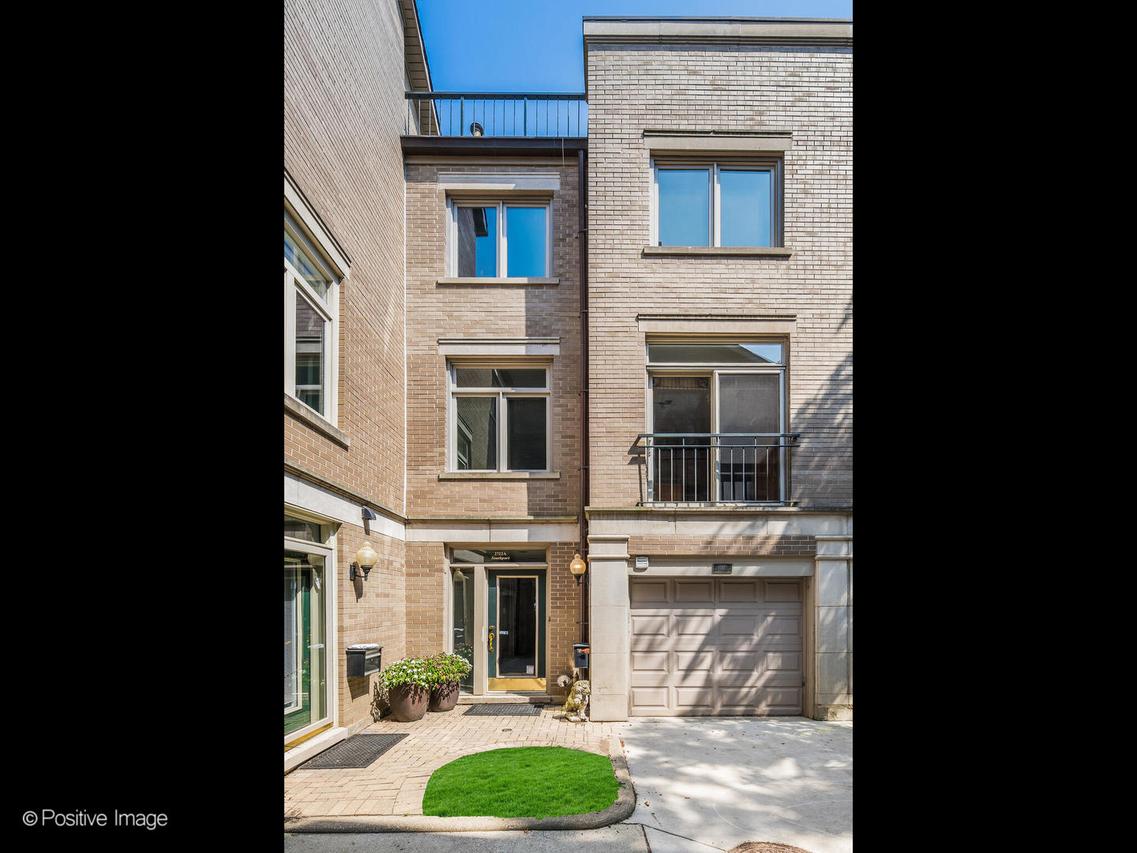 2722 N Southport Ave. #A, Chicago, IL 60614