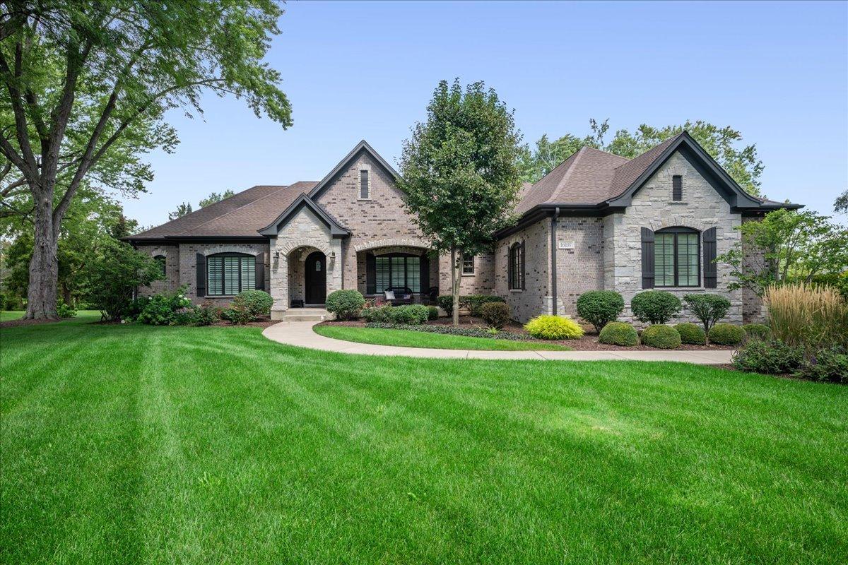 16197 W Woodbine Cir., Vernon Hills, IL 60061