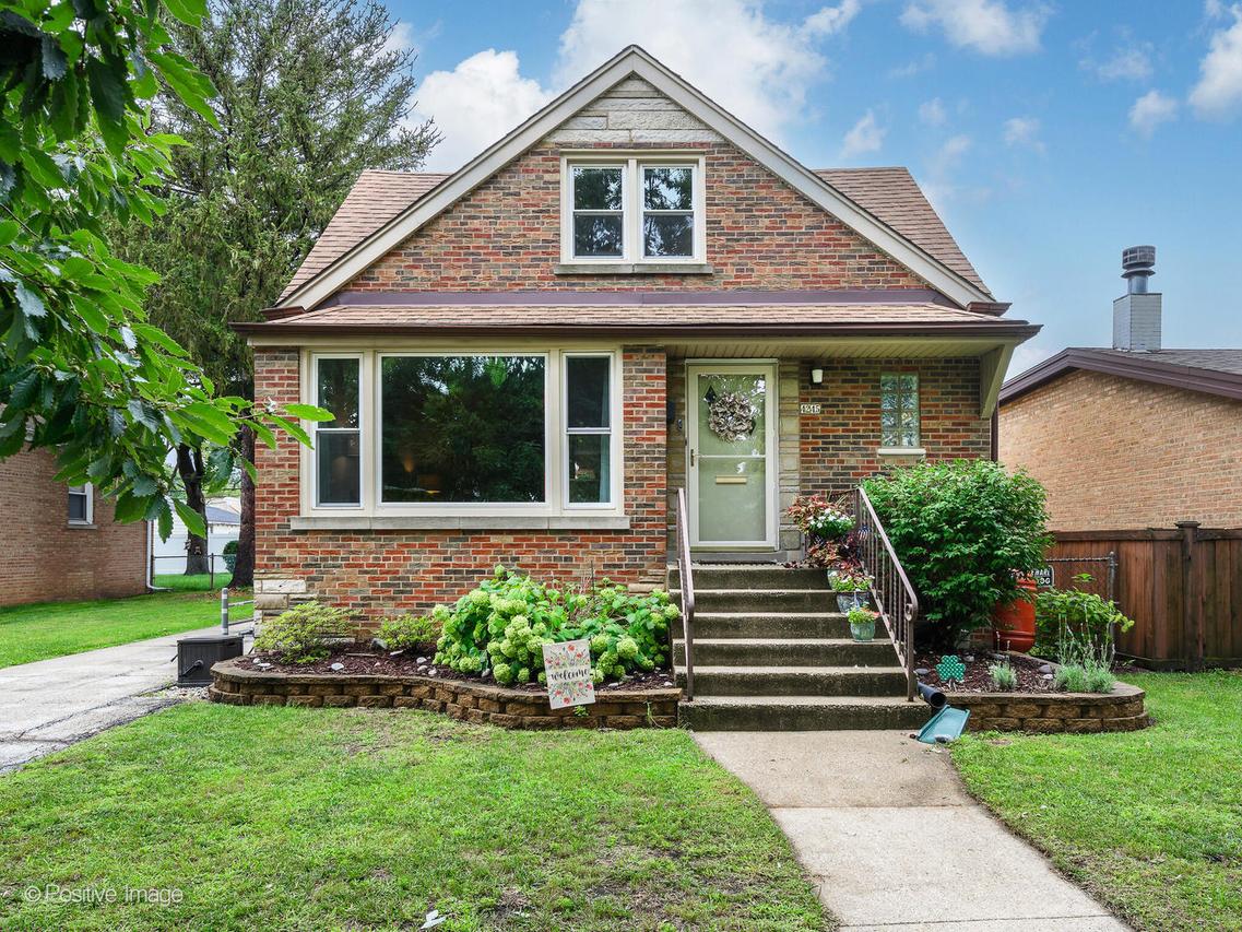4245 Fairfax St., Oak Lawn, IL 60453